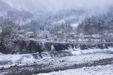 Shirakawago 'nun Japonya' daki kış sezonundaki güzel manzarası. unesco Dünya Mirası