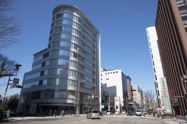 Gün boyunca kentsel manzaralar.