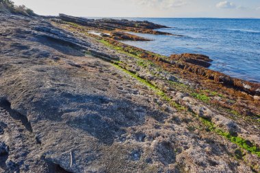 Güzel kayalık deniz manzarası