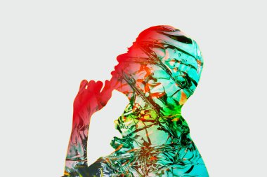 Kişinin renkli soyut silueti, yaratıcılık ve sanat konsepti arka plan