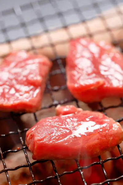 Nahaufnahme Vom Grillen Mit Braten — Stockfoto