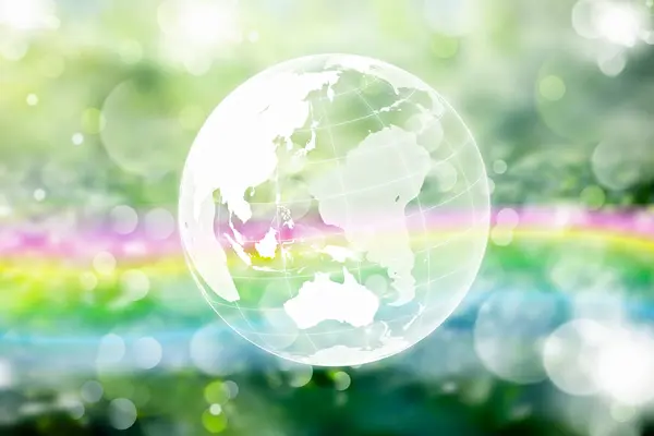 緑の草の背景にある透明な地球の世界 Nasaが提供するこの画像の要素 — ストック写真
