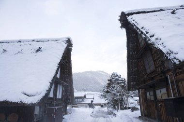 Shirakawago 'nun Japonya' daki kış sezonundaki güzel manzarası. unesco Dünya Mirası