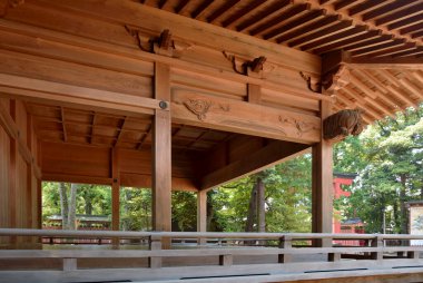 Güzel antik Japon tapınağının manzaralı görüntüsü.