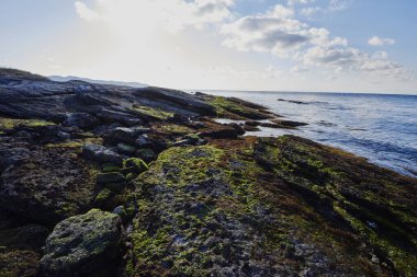 Güzel kayalık deniz manzarası
