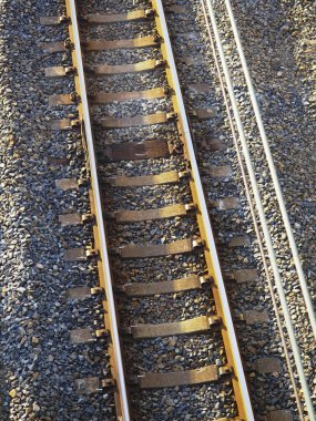 Şehirdeki tren rayları. 