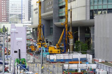 Şehirdeki sanayi binasının inşaatı