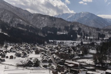 Japonya 'da kış mevsiminde geleneksel Japon Shirakawa köyü. Unesco Dünya Mirası