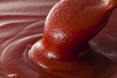 Kırmızı domates püresinin yakın görüntüsü