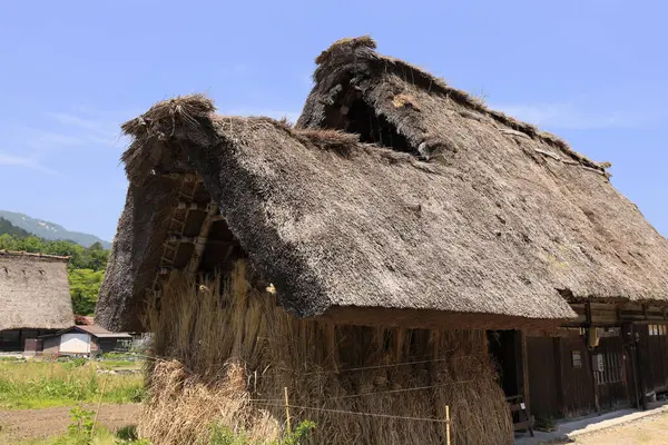 Shirakawa 'nın Tarihi Köyü, UNESCO' nun Japonya 'daki dünya mirası. Eski geleneksel Japon evleri 