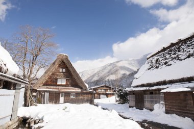 Shirakawago 'nun Japonya' daki kış sezonundaki güzel manzarası. unesco Dünya Mirası