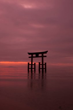 # Güzel bir gün batımı Denizin üzerinde # # Torii kapısı suda #        