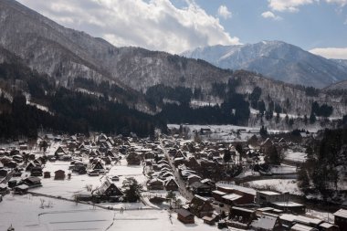 Japonya 'da kış mevsiminde geleneksel Japon Shirakawa köyü. Unesco Dünya Mirası