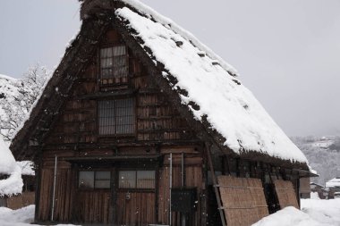Japonya 'da kış mevsiminde geleneksel Japon Shirakawa köyü. Unesco Dünya Mirası