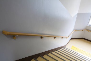 Merdiven aşağı in, iç görüntü