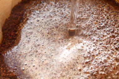 Arka planda köpüklü kahve, kapat.