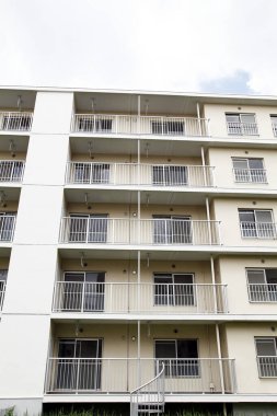 Modern apartman, binanın dışı.