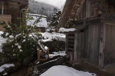 Japonya 'da kış mevsiminde geleneksel Japon Shirakawa köyü. Unesco Dünya Mirası