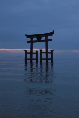# Güzel bir gün batımı Denizin üzerinde # # Torii kapısı suda #        