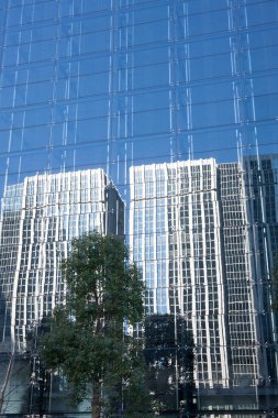 Şehrin modern binası