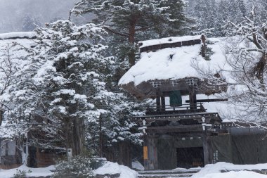 Shirakawago 'nun Japonya' daki kış sezonundaki güzel manzarası. unesco Dünya Mirası