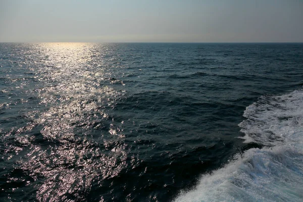 Hermosa Puesta Sol Sobre Mar Tranquilo Fondo Naturaleza — Foto de Stock