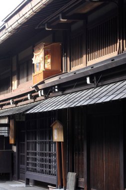 Japon köyündeki eski evlerin gündüz manzarası