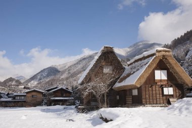 Shirakawago 'nun Japonya' daki kış sezonundaki güzel manzarası. unesco Dünya Mirası