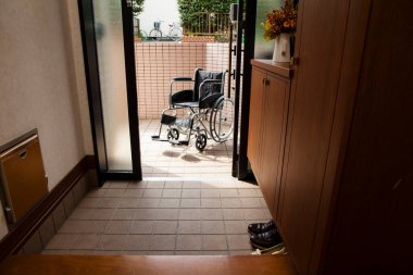 Modern ev içinde boş tekerlekli sandalye