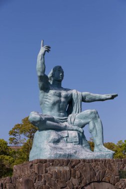 Şehirdeki ünlü tarihi heykel manzarası 
