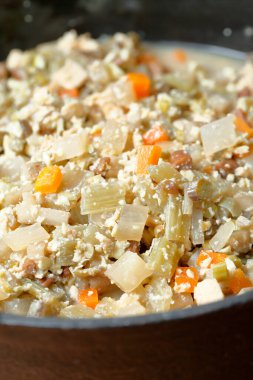 Khichri, Güney Asya mutfağında pirinç, sebze ve mercimekten yapılmış bir yemek.