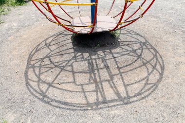 Şehir parkındaki modern oyun parkı, Japonya