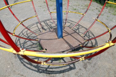 Şehir parkındaki modern oyun parkı, Japonya