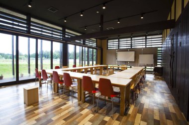 Bu modern pansiyonda bulunan sofistike konforu ortaya çıkarıyor..