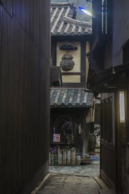 Tapınak manzarası, geleneksel Japon mimarisi.