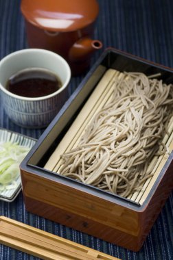 Japon yemeği mi? Soya soslu Japon pilavı ve soya sosu..