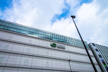 Ofis binasının ön cephesi.