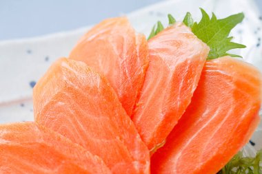 Taze somon filetosu dilimleri, yemek arkaplanı.