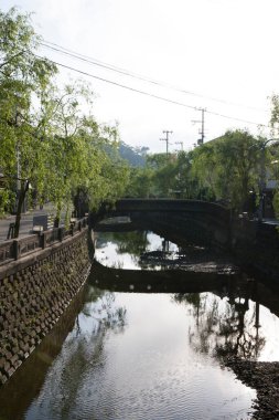 Eski kasabanın ve kanalın güzel manzarası     