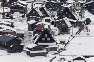 Japonya 'da kış mevsiminde geleneksel Japon Shirakawa köyü. Unesco Dünya Mirası