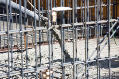 İnşaat alanında beton döşeme