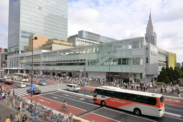 Новый Автовокзал Shinjuku Expressway Bus Terminal Basuta Shinjuku Районе Токиос — стоковое фото