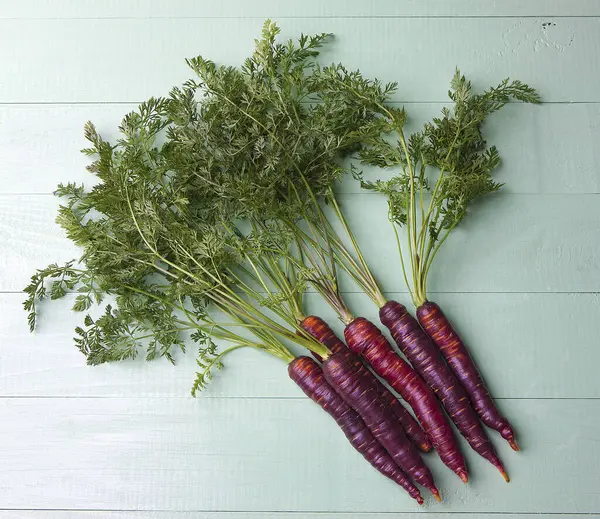 Bunch Fresh Purple Carrots Wooden Table — Stock Photo, Image