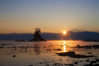 Japonya 'nın Toyama şehrinde Sunset' te Amaharashi Sahili 