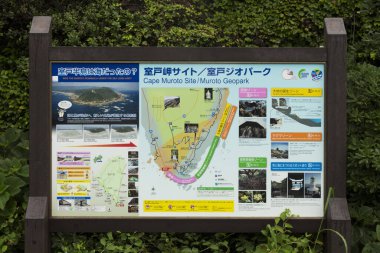 Japonya 'daki Muroto Burnu ve Muroto Geopark hakkında harita ve bilgi panosu