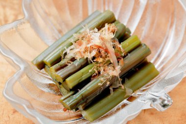 Kaynamış parantez sapları. Japon mutfağı.