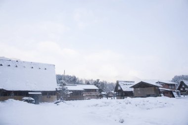 Shirakawago 'nun Japonya' daki kış sezonundaki güzel manzarası. unesco Dünya Mirası