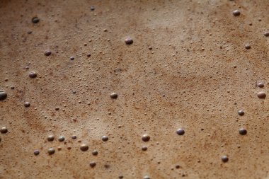 Arka planda köpüklü kahve, kapat.