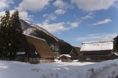 Shirakawago 'nun Japonya' daki kış sezonundaki güzel manzarası. unesco Dünya Mirası