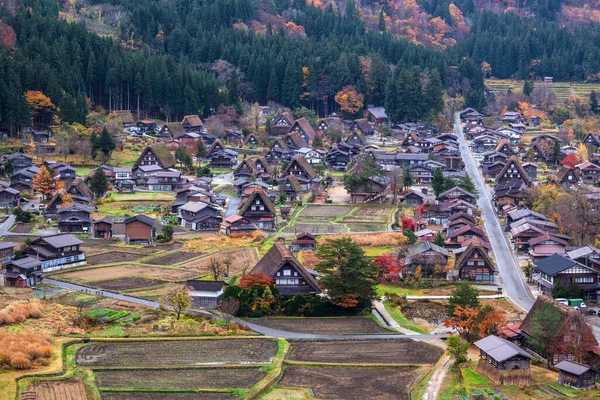 Shirakawa 'nın Tarihi Köyü, UNESCO' nun Japonya 'daki dünya mirası. Eski geleneksel Japon evleri 